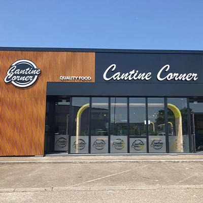 pose enseigne lumineuse magasin facade commerciale installation professionnelle Cantine Corner