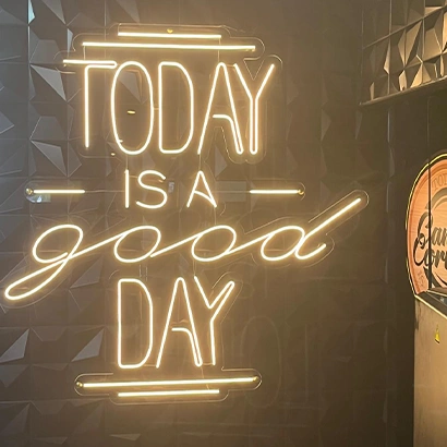neon today is a good day décoration murale commerce Paris